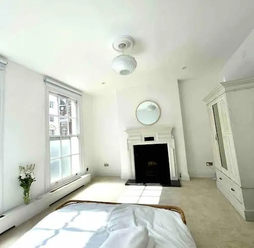 Fab Split Level Kensington Apartment