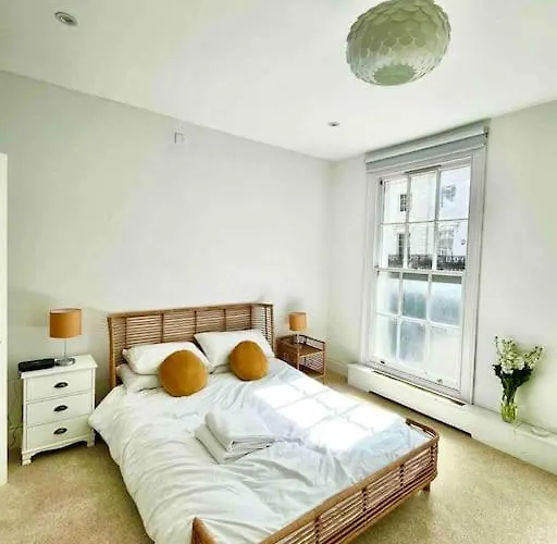 Fab Split Level Kensington Apartment